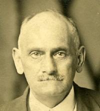 Gilbert Byron Parker
Husband of
Elizabeth Hendricks
1871-1939